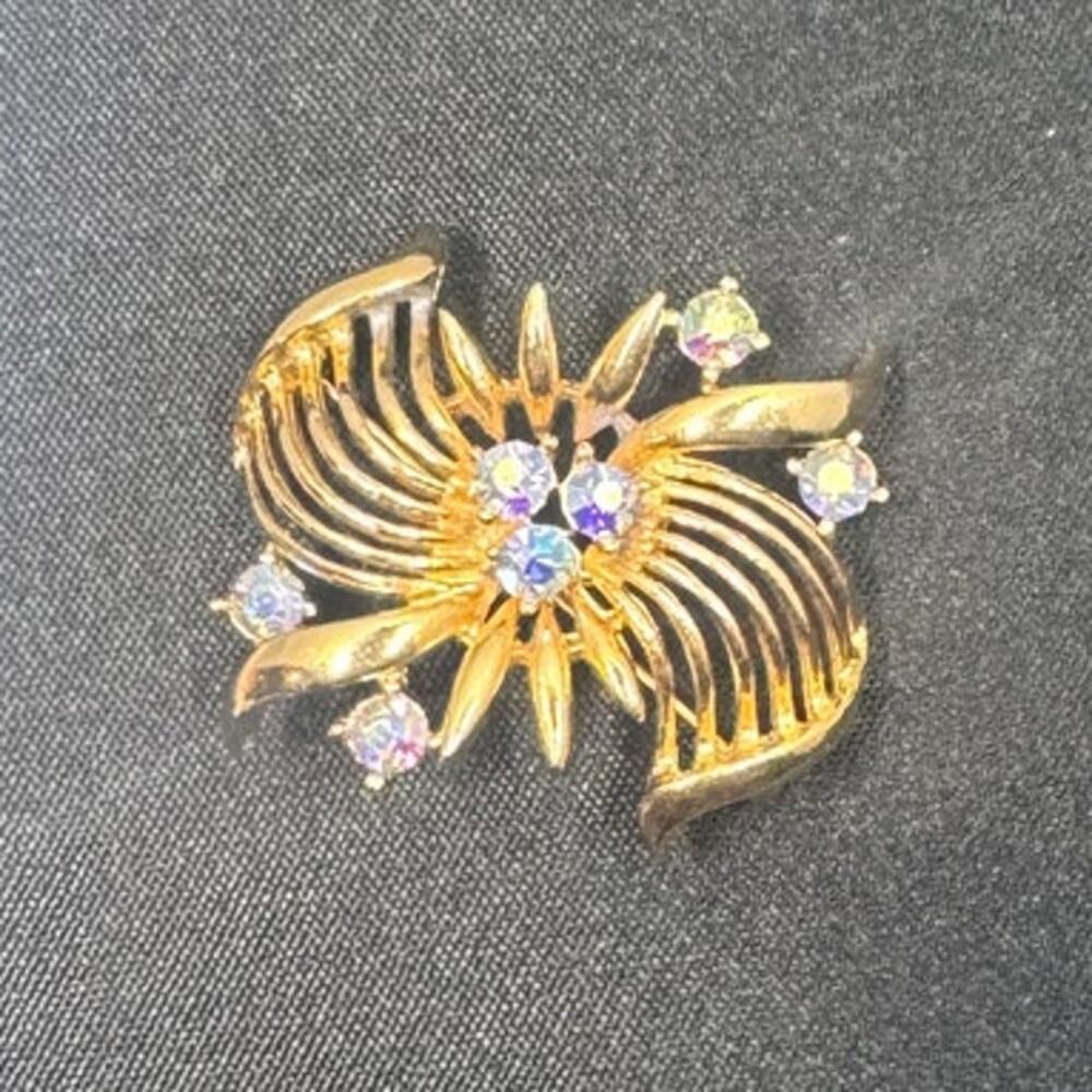Vintage Lisner gold-toned brooch with blue, clear rhinestones, antique MCM